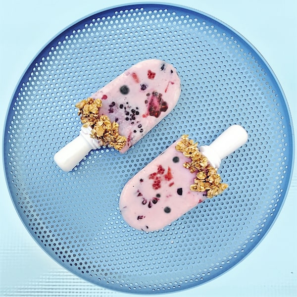 Healthy Breakfast Popsicles with Berries Greek Yogurt & Granola